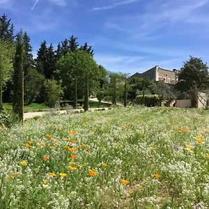 https://domaine-les-martins-gordes.fr-provencehotel.com