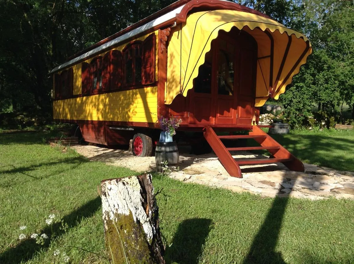 Bed and Breakfast Les Roulottes Du Lot Gramat Francia